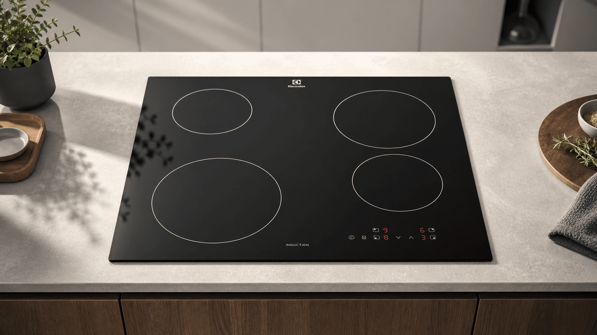 Immagine di Piano cottura a induzione Electrolux Serie 300: il prezzo crolla del 47%