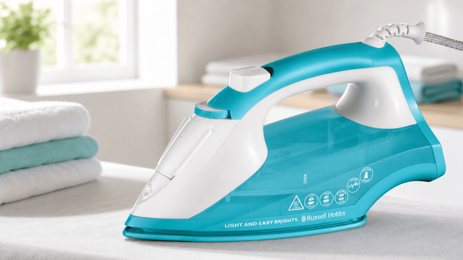 Immagine di Ferro da stiro Russell Hobbs a -63%: occasione sotto i 17€