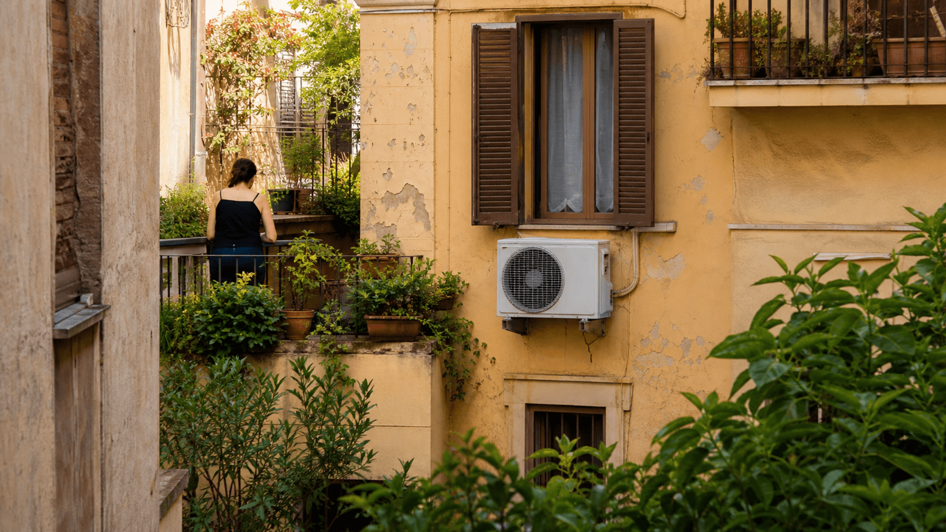 Immagine di Condizionatore del vicino rumoroso: limiti, orari e prove da raccogliere