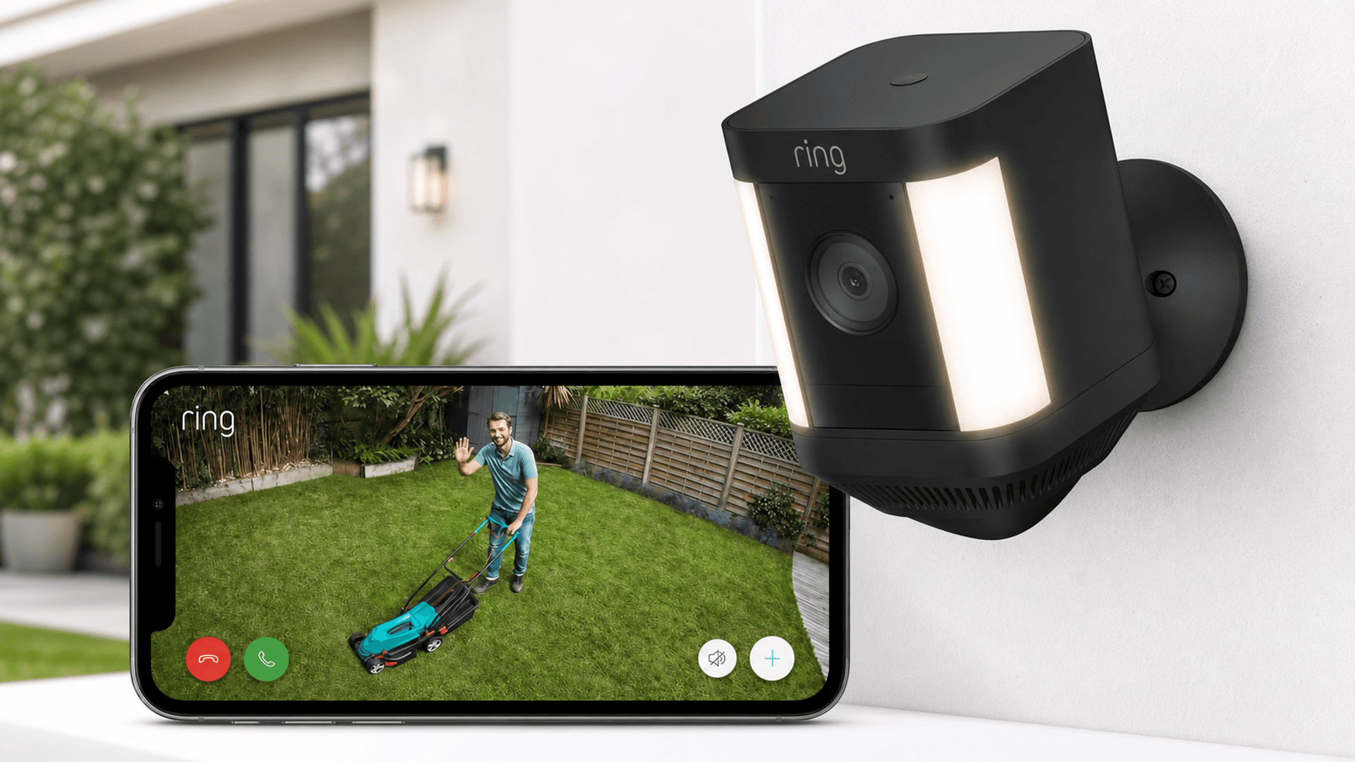 Immagine di Ring Spotlight Cam Plus plug-in scende di prezzo: occasione smart home