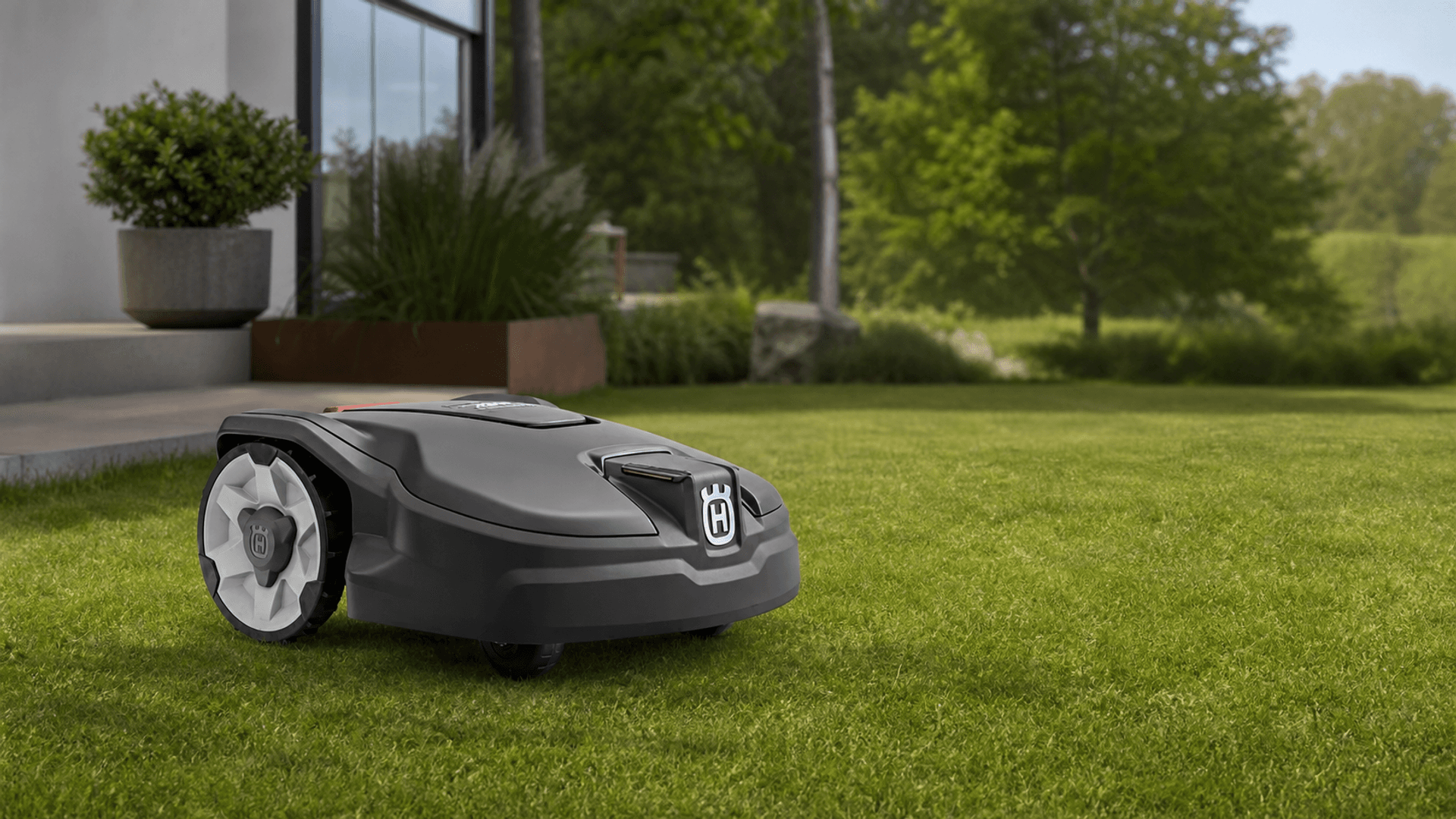 Immagine di Husqvarna Automower 310 Mark II cala di 200€: occasione per il prato